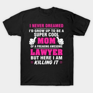 LAWYER Mom  – Super Cool Mom Of Freaking Awesome LAWYER T-Shirt